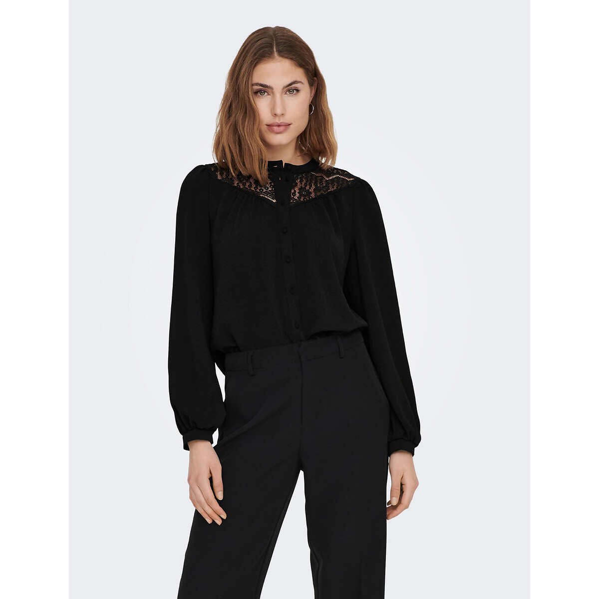 Блуза С воротником-стойкой кружевная вставка XL черный