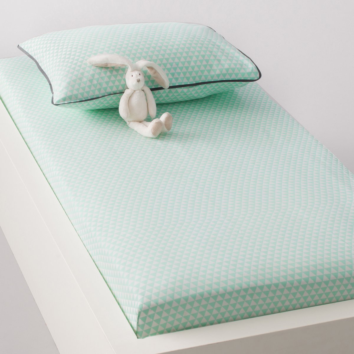 Простыня La Redoute Натяжная для детского матраса SCANDINAVE с рисунком из хлопка 60 x 120 см зеленый простыня la redoute натяжная для детской кроватки с рисунком коалы louisa 60 x 120 см розовый