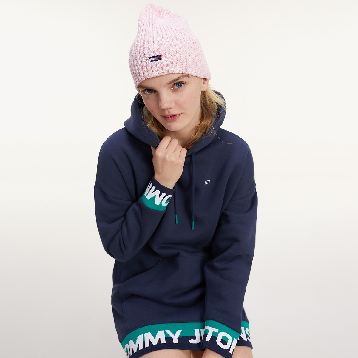 Robe sweat courte à capuche
