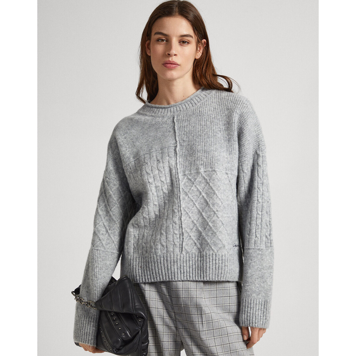 Пуловер из пышного трикотажа круглый вырез XL серый пуловер из тонкого трикотажа вырез лодочка xl бежевый