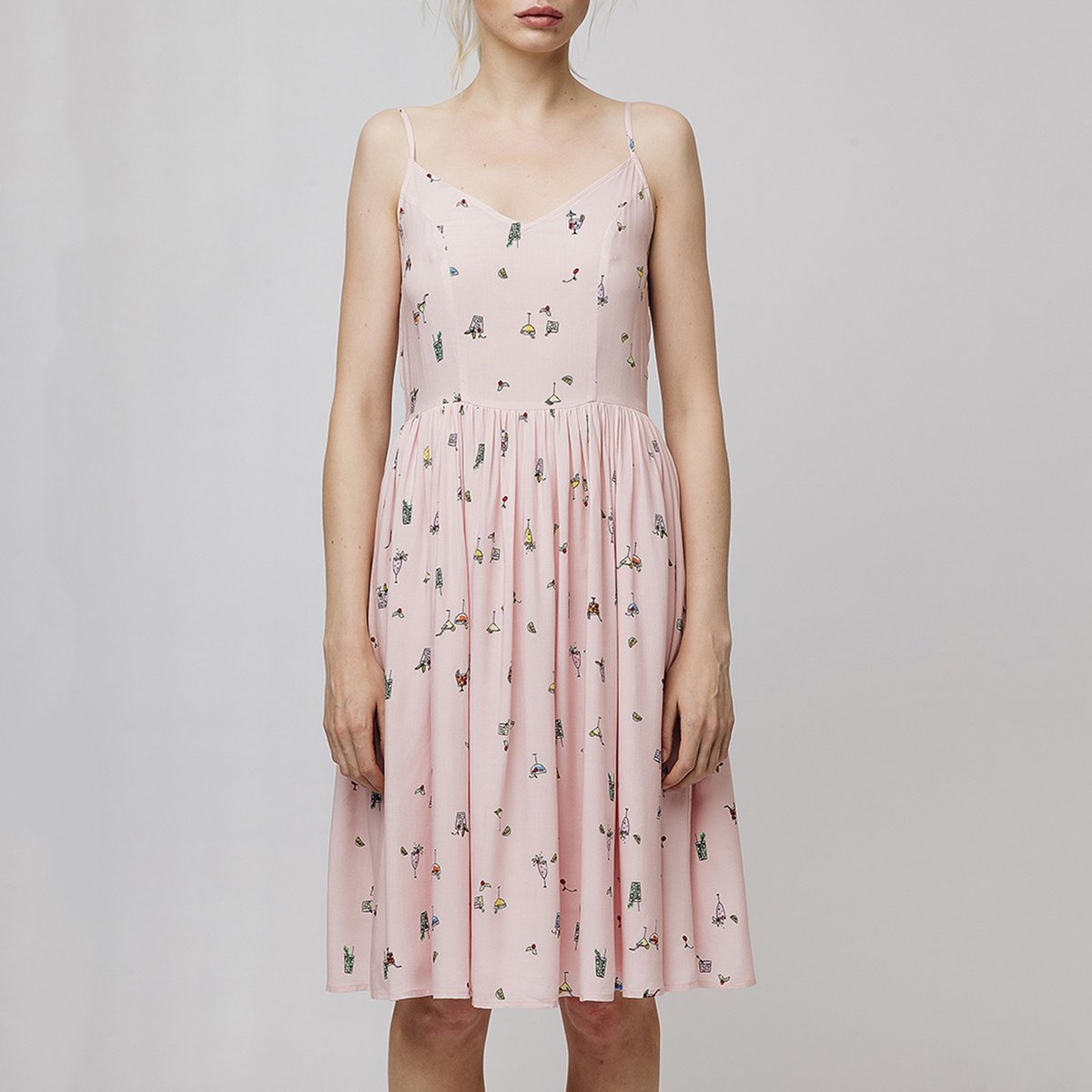 

Платье La Redoute, Розовый, Короткое на бретелях с оригинальным рисунком L розовый