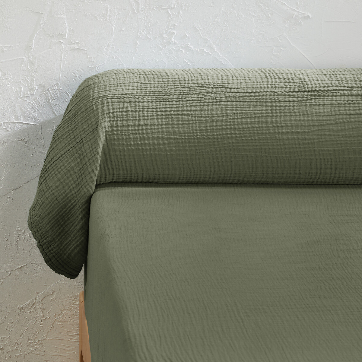 Наволочка на подушку-валик однотонная из газовой хлопчатобумажной ткани Kumla 85 x 185 см зеленый наволочка на подушку валик однотонная из стираного хлопка scenario 85 x 185 см бежевый