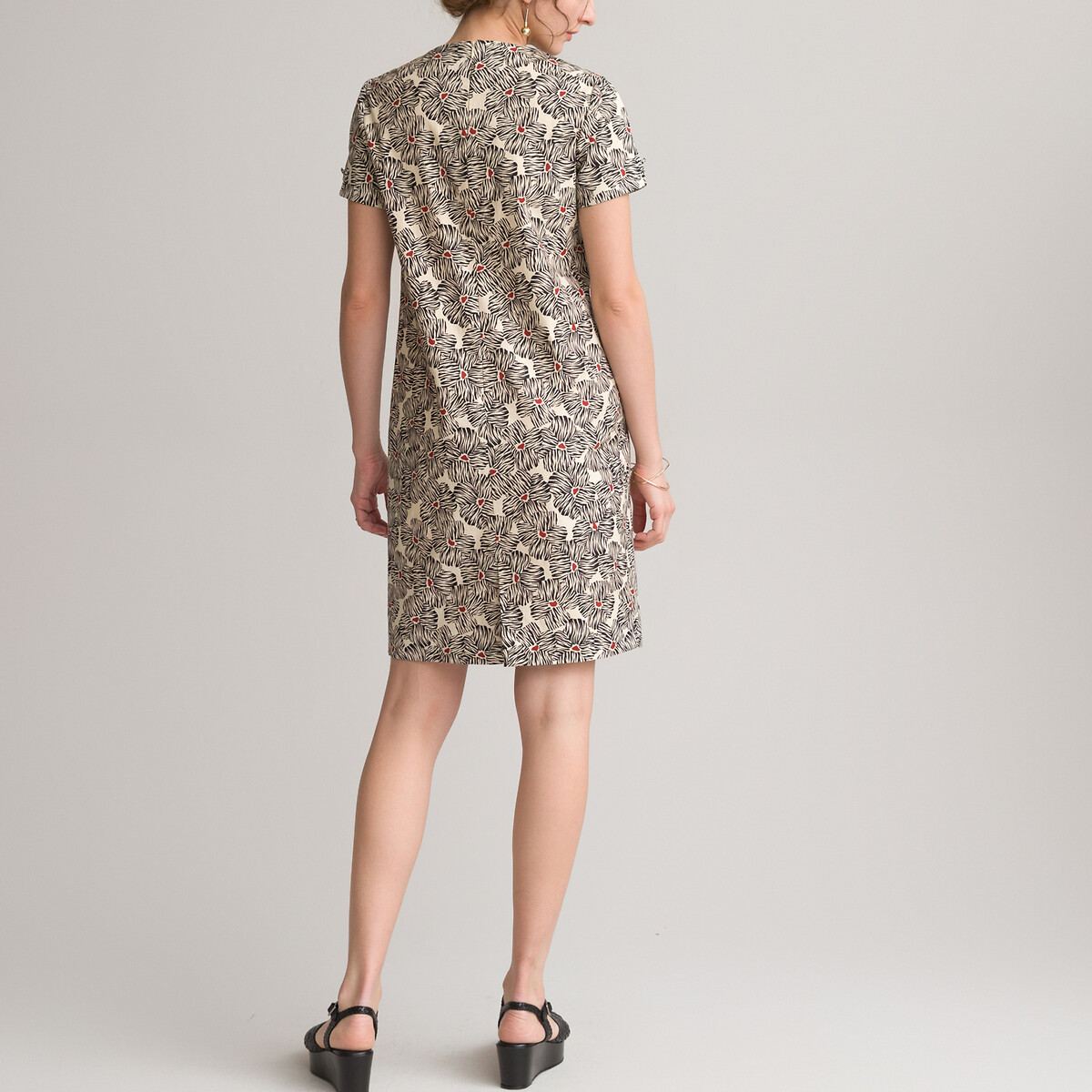 Платье ANNE WEYBURN Прямое средней длины с цветочным принтом 56 разноцветный, размер 56 - фото 4