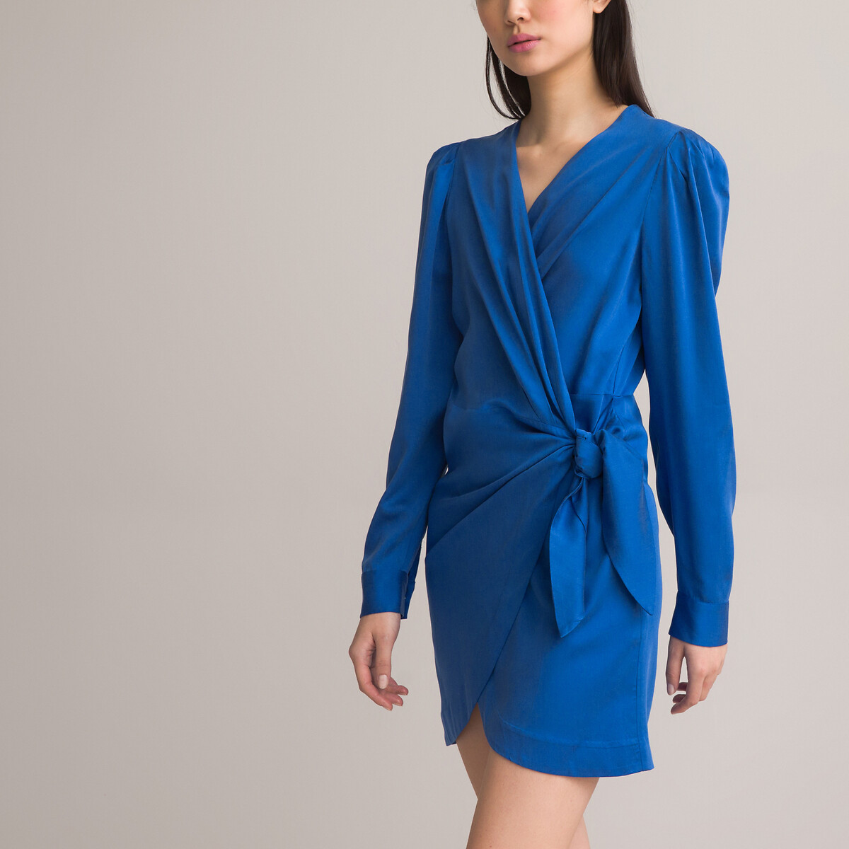 цена Платье короткое с запахом длинные рукава 44 синий