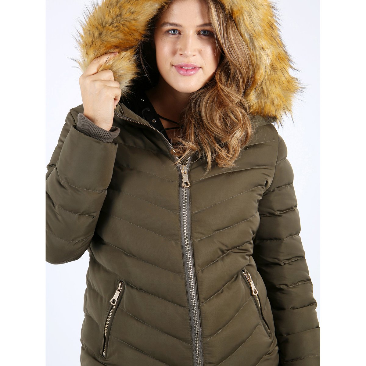 Куртка стеганая с капюшоном от La Redoute Куртка стеганая с капюшоном от La Redoute