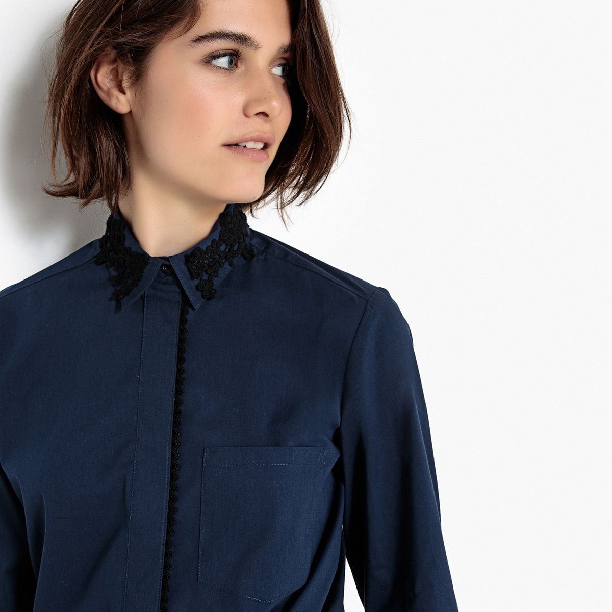 Chemise manches longues, col et boutonnière brodés
