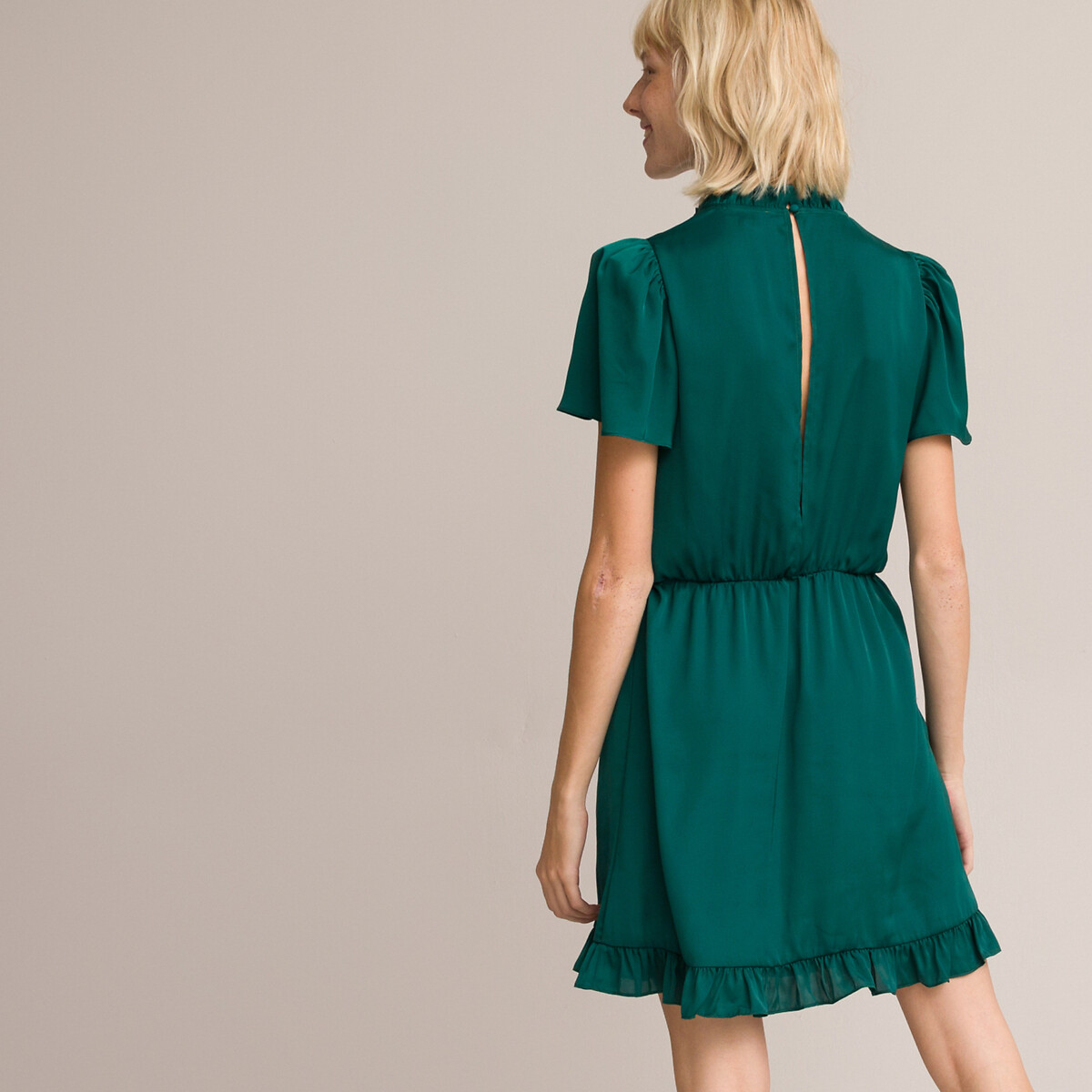 Платье Короткое воротник-стойка с воланом короткие рукава 48 зеленый