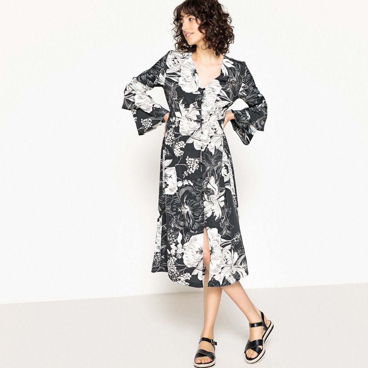 Robe imprimée, manches volantées