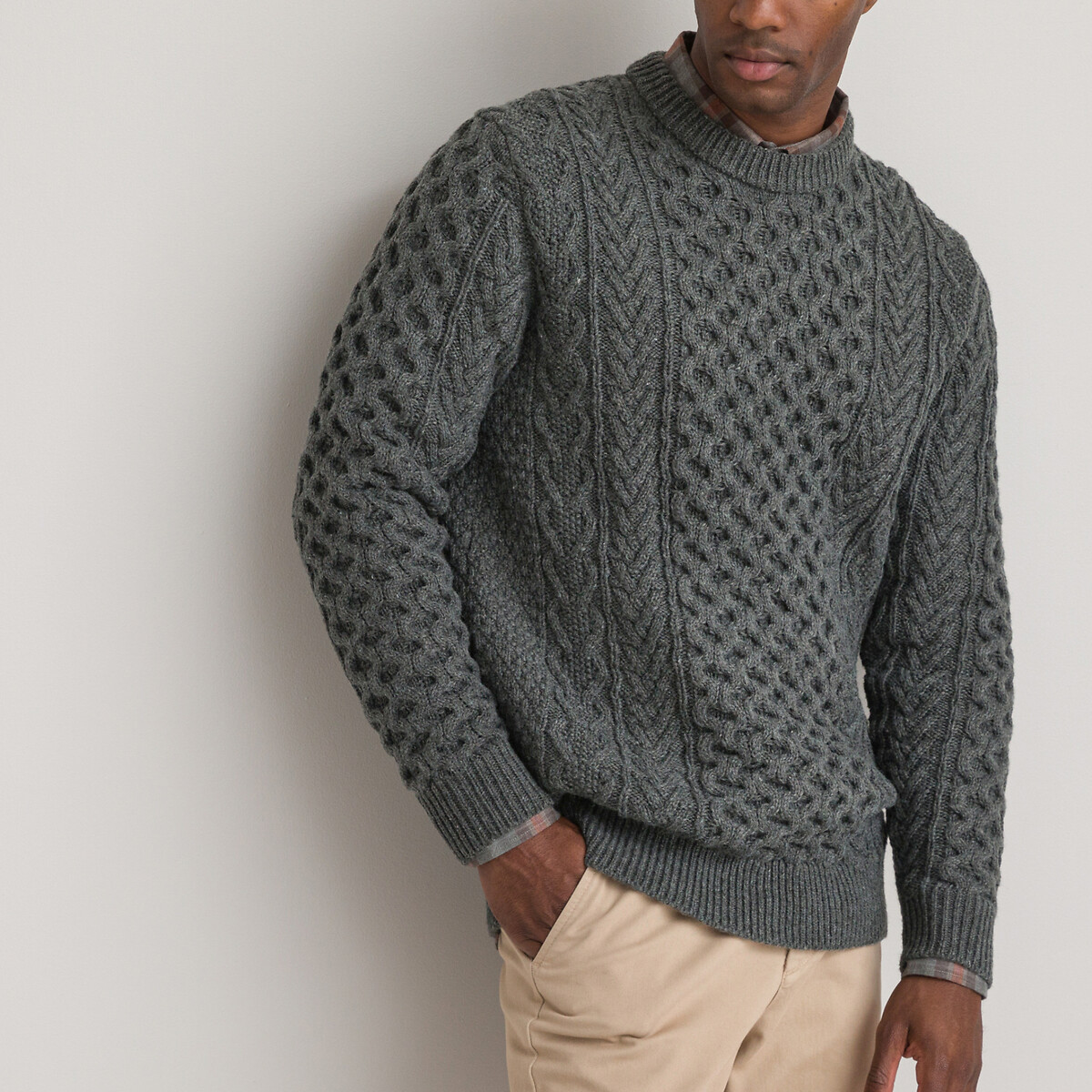 Пуловер с круглым вырезом из объемного трикотажа XXL серый пуловер в полоску с круглым вырезом из объемного трикотажа 5 лет 108 см бежевый