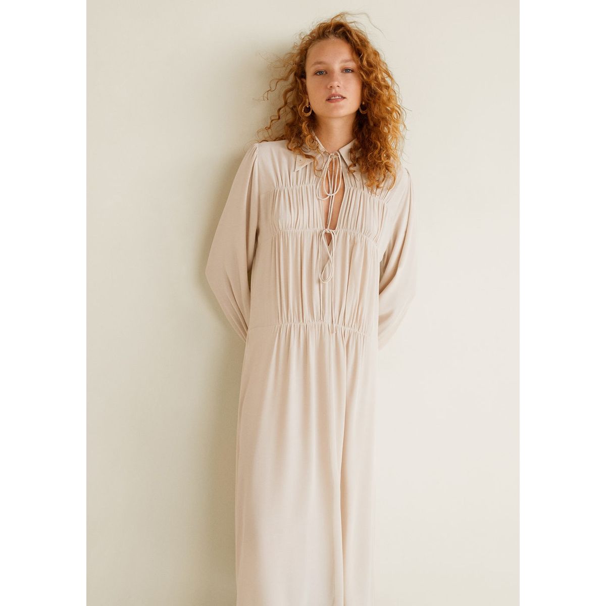 Robe à détails froncés