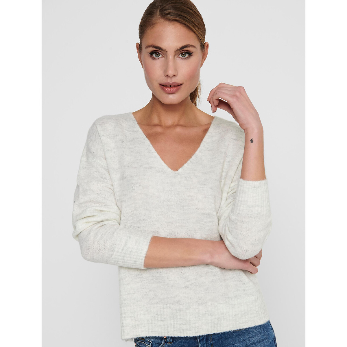 Пуловер с V-образным вырезом из пышного трикотажа  XL белый
