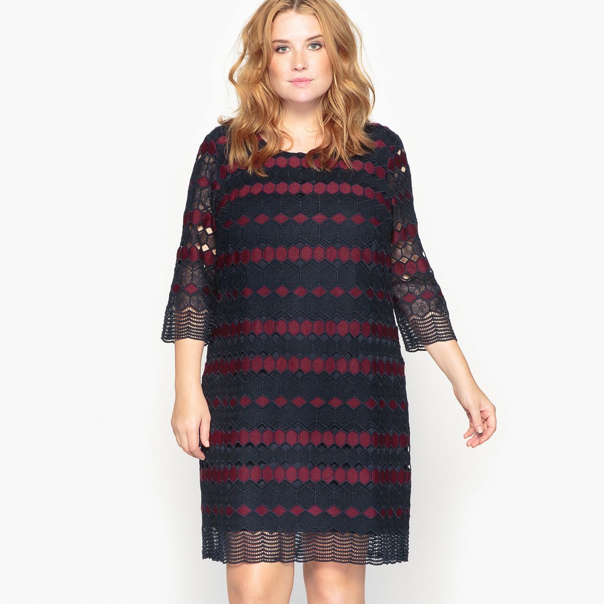 Robe droite en guipure
