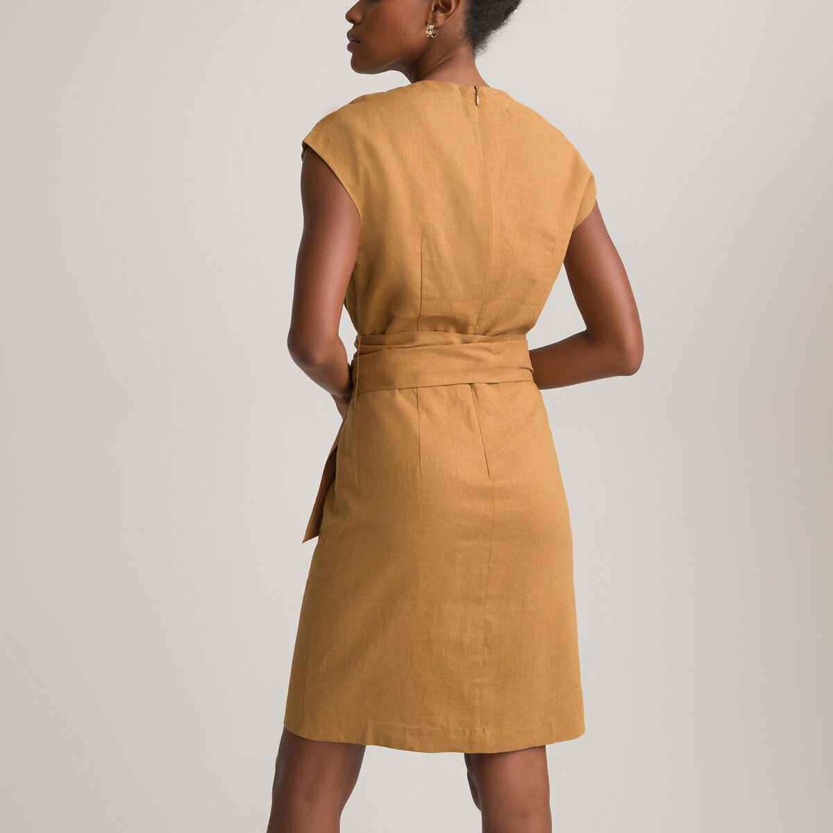 Платье LA REDOUTE COLLECTIONS Короткое с V-образным вырезом из смесового льна 50 каштановый, размер 50 - фото 4