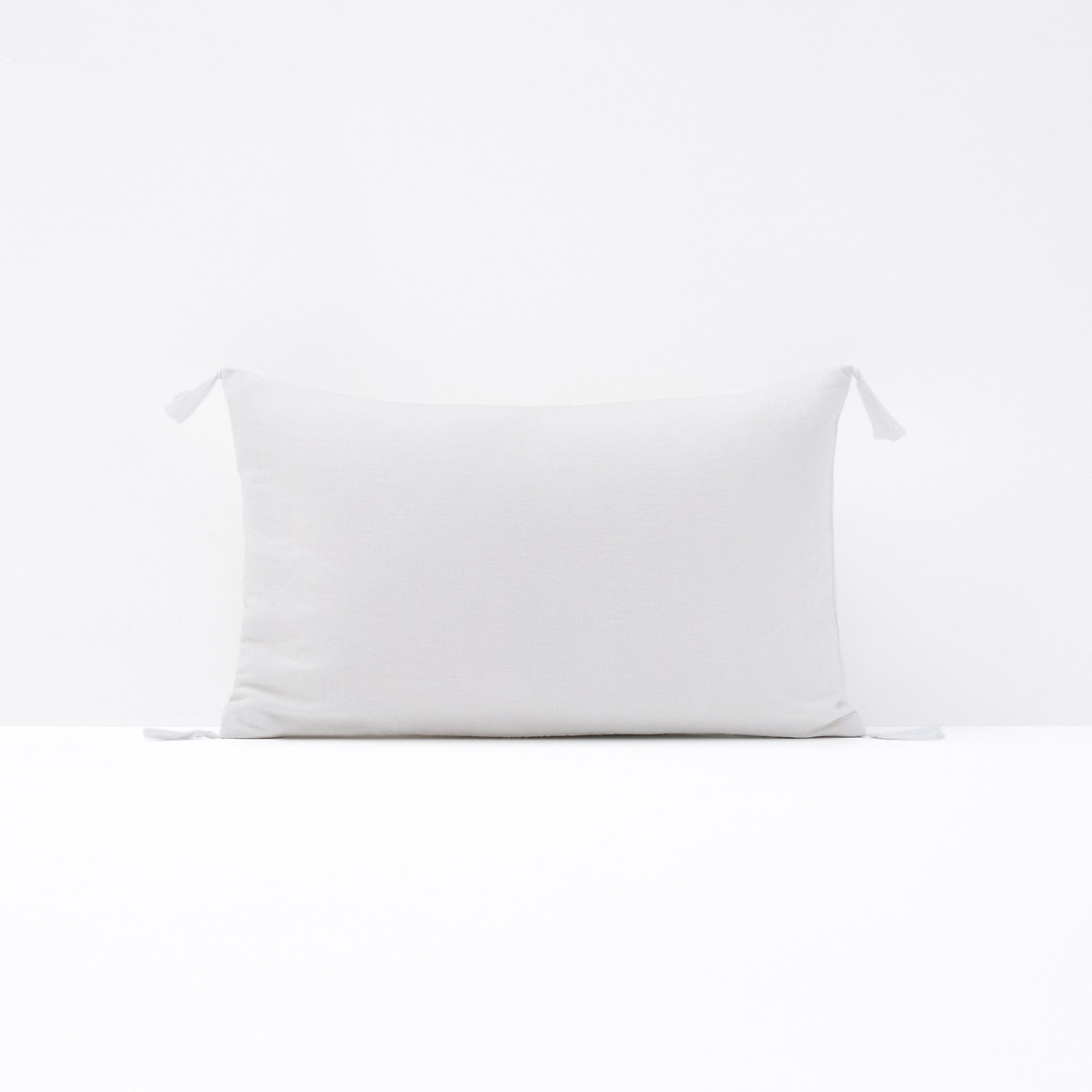 Наволочка на подушку-валик из льна и вискозы ODORIE 50 x 30 см белый наволочка однотонная на подушку или валик из стираного льна 50 x 70 см зеленый