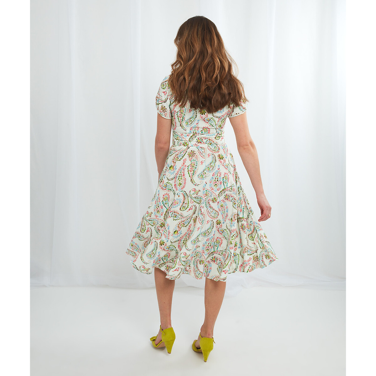 Платье JOE BROWNS С цветочным принтом короткие рукава на пуговицах 44 белый, размер 44 - фото 3