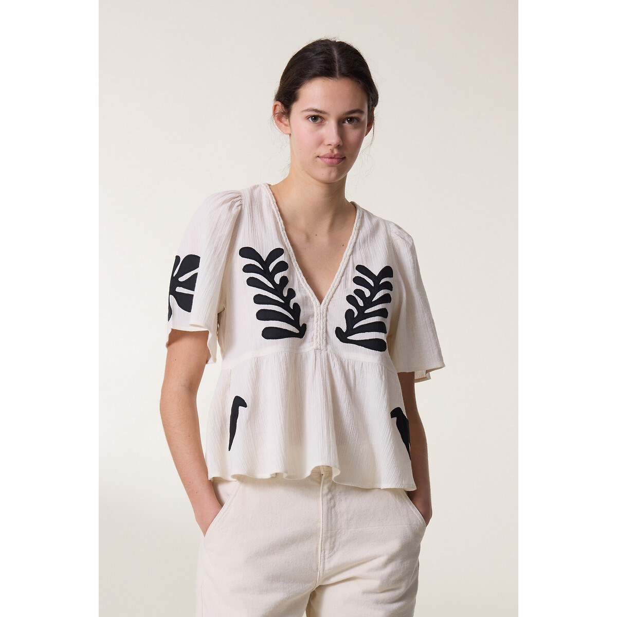Блузка с короткими рукавами с воланами CHLOE XS бежевый женская футболка с v образным вырезом свободного покроя