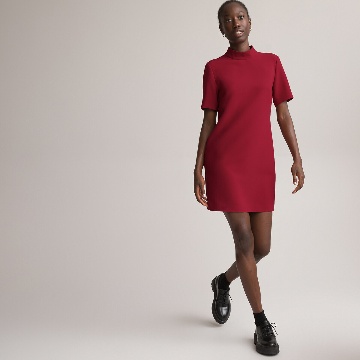 Прямое LA REDOUTE COLLECTIONS Прямое Платье с высоким воротником и глубоким вырезом на спине 48 красный, размер 48 - фото 1