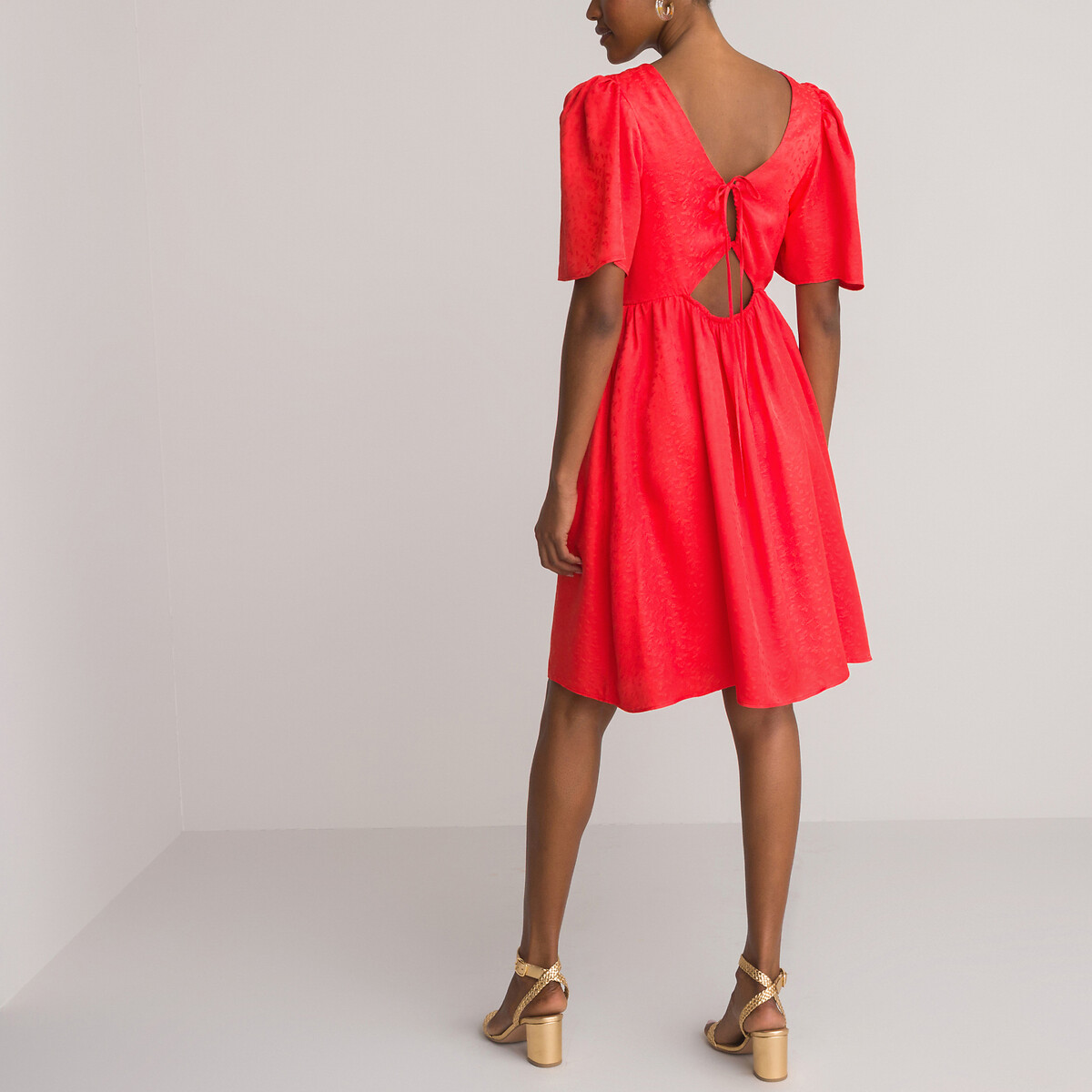 Платье Короткое расклешенное со вставками на спинке 50 красный