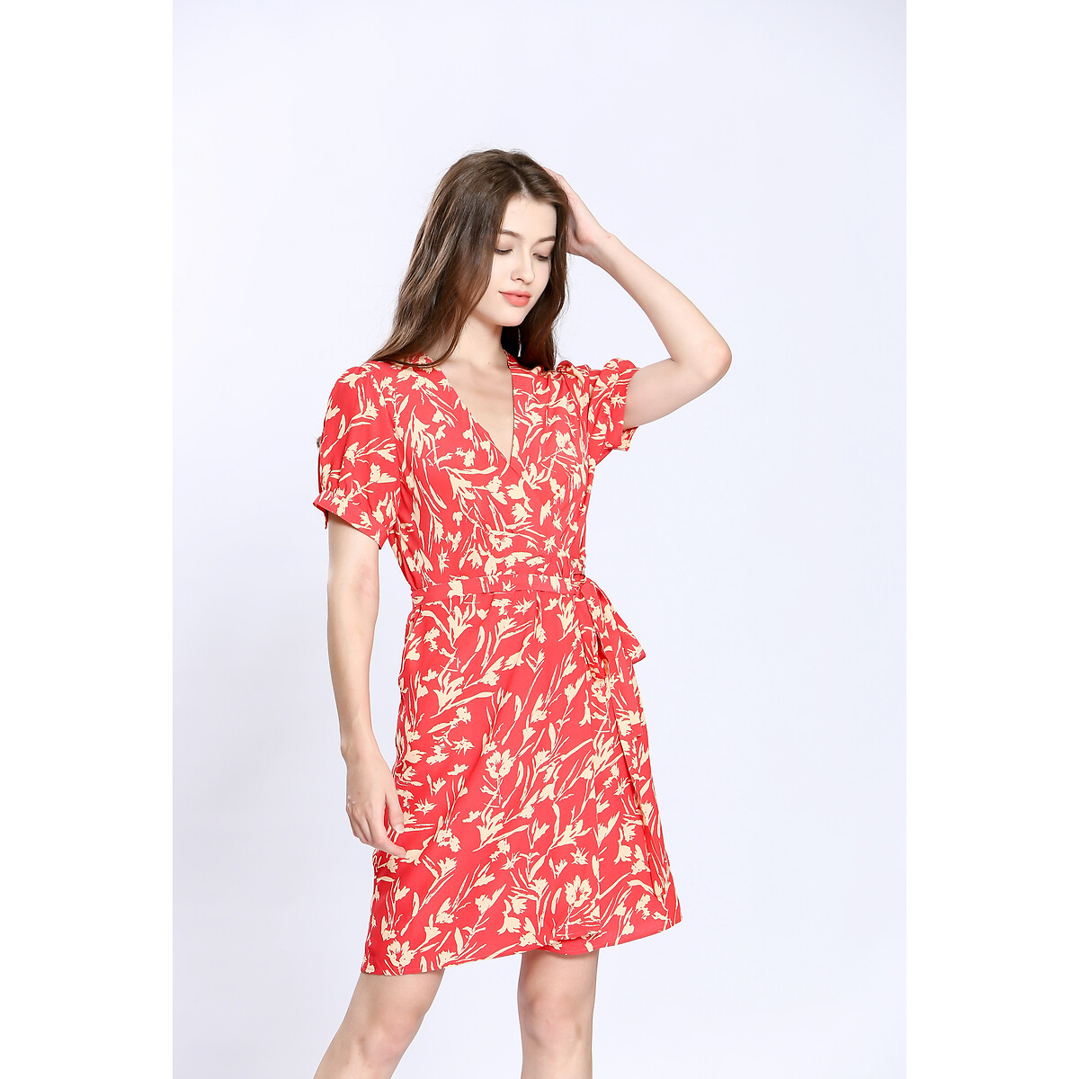 Платье короткое с вырезом с запахом  4(XL) красный