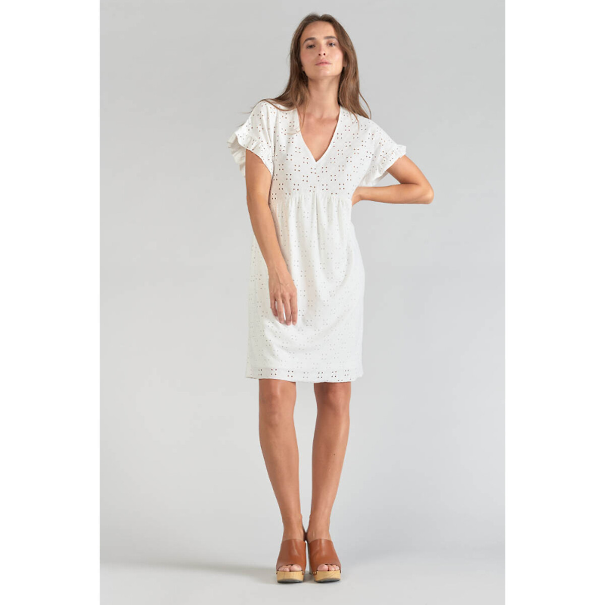 Платье короткое с вышивкой короткие рукава M белый платье свитшот короткое напускные рукава с вышивкой m бежевый