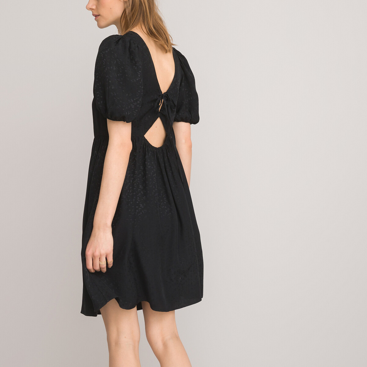 Платье Короткое расклешенное со вставками на спинке 52 черный