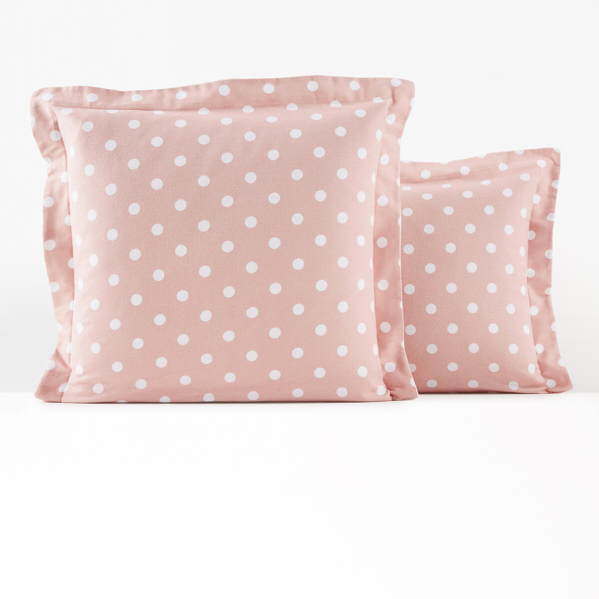 Наволочка из фланели с рисунком в горошек Clarisse 63 x 63 см розовый наволочка на подушку валик из фланели molgan 85 x 185 см другие