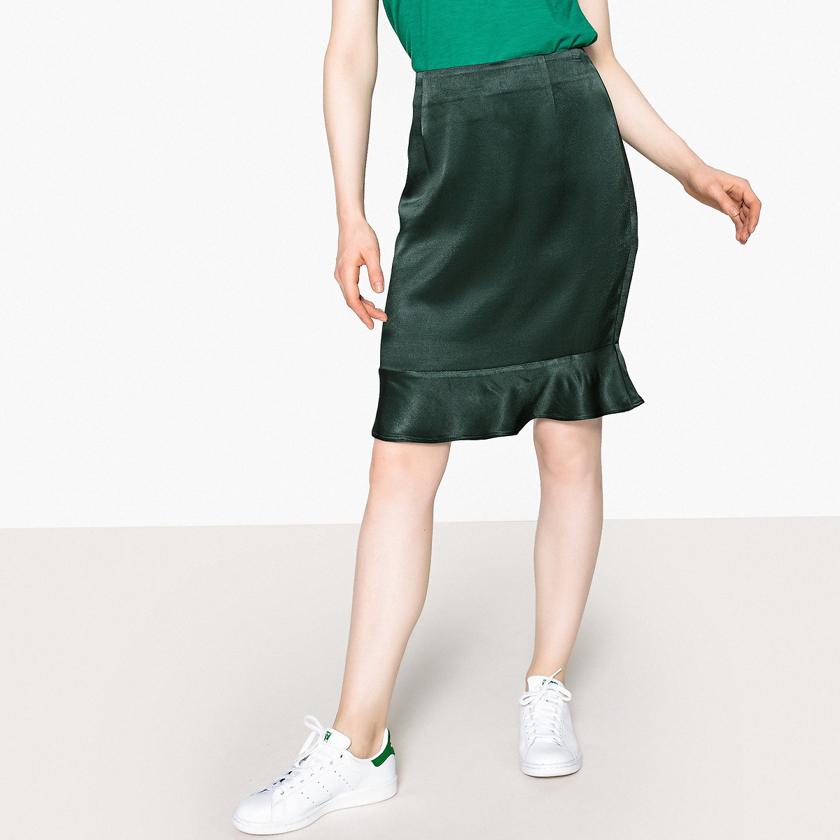 Юбка-карандаш блестящая с воланом 40 (FR) - 46 (RUS) зеленый юбка нижняя длинная из трикотажа низ с воланом 54 fr 60 rus фиолетовый