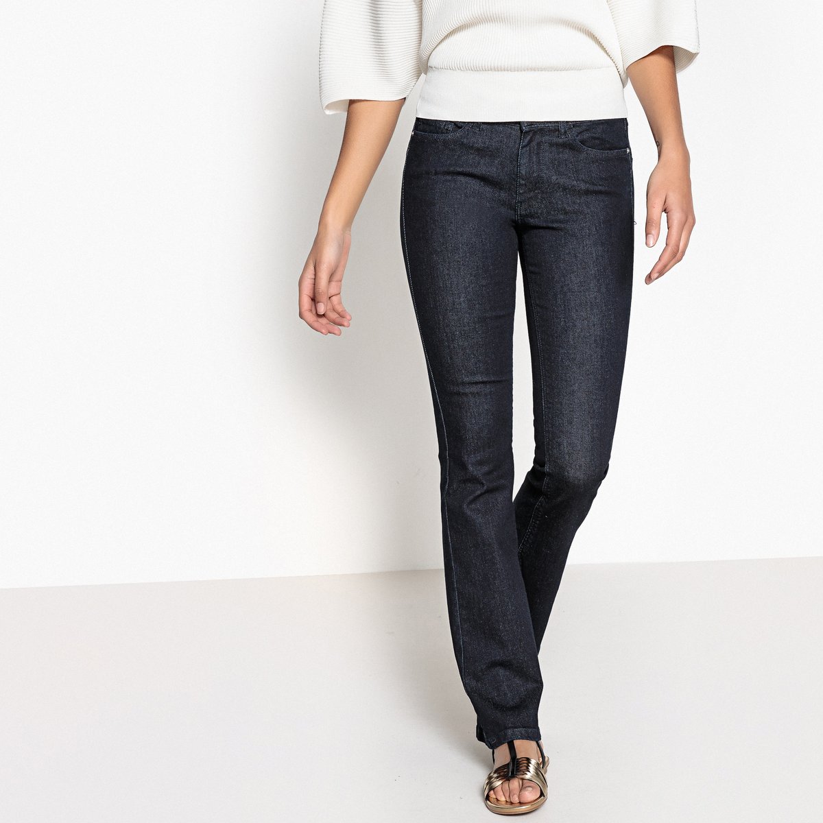 Джинсы collection. Темно светлые джинсы. Черные джинсы с потертостями женские. Обувь под джинсы буткат. Alivi collection джинсы.