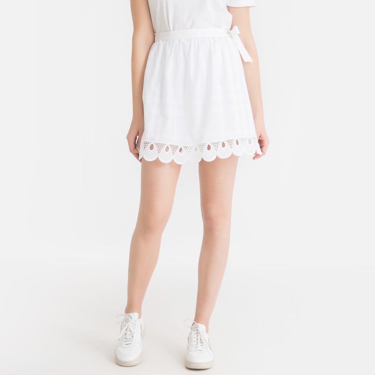 Юбка La Redoute С запахом короткая с английской вышивкой GIGI 40 (FR) - 46 (RUS) белый полуприлегающая юбка с запахом max mara полуприлегающая юбка с запахом