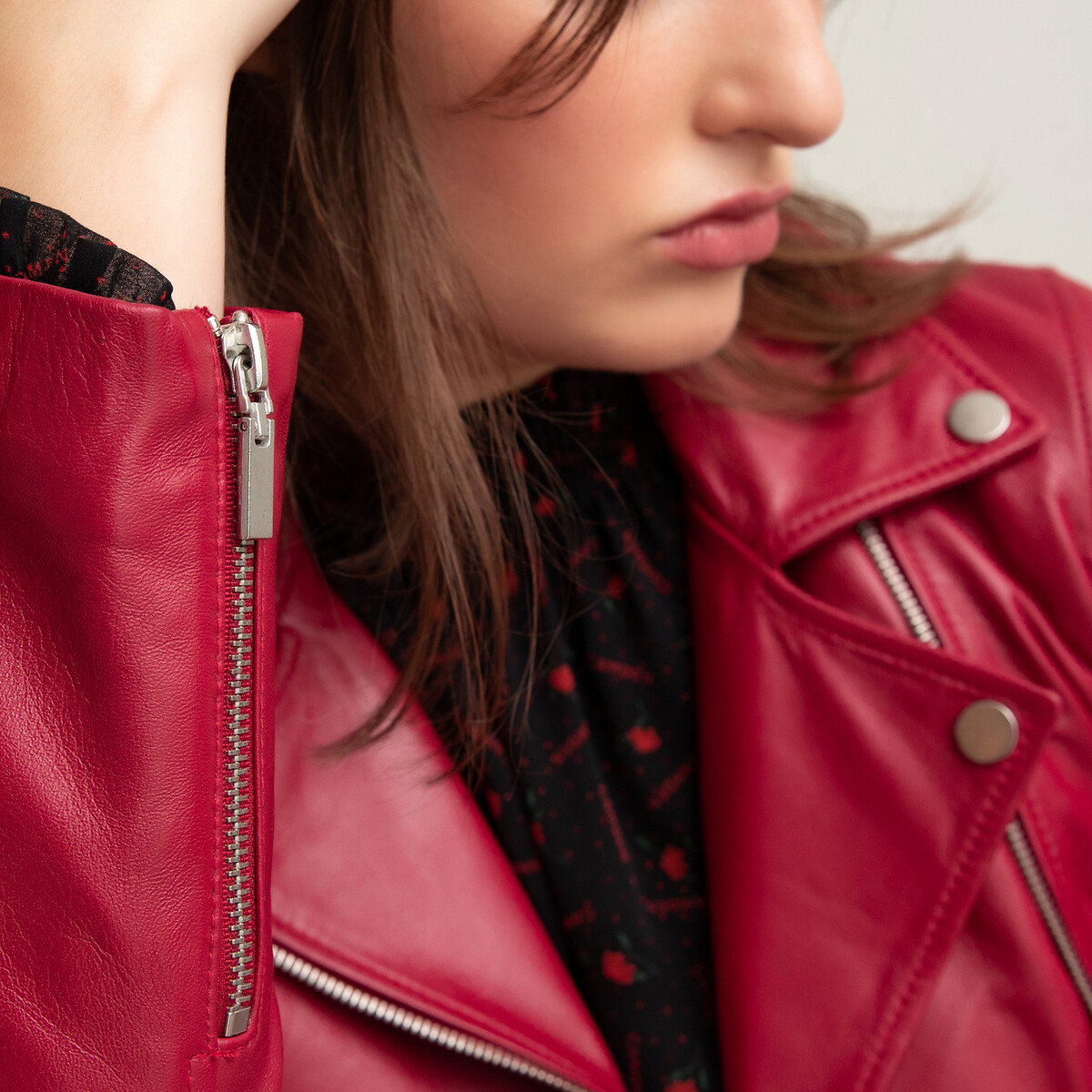Куртка La Redoute Кожаная приталенного покроя в байкерском стиле 50 (FR) - 56 (RUS) красный, размер 50 (FR) - 56 (RUS)