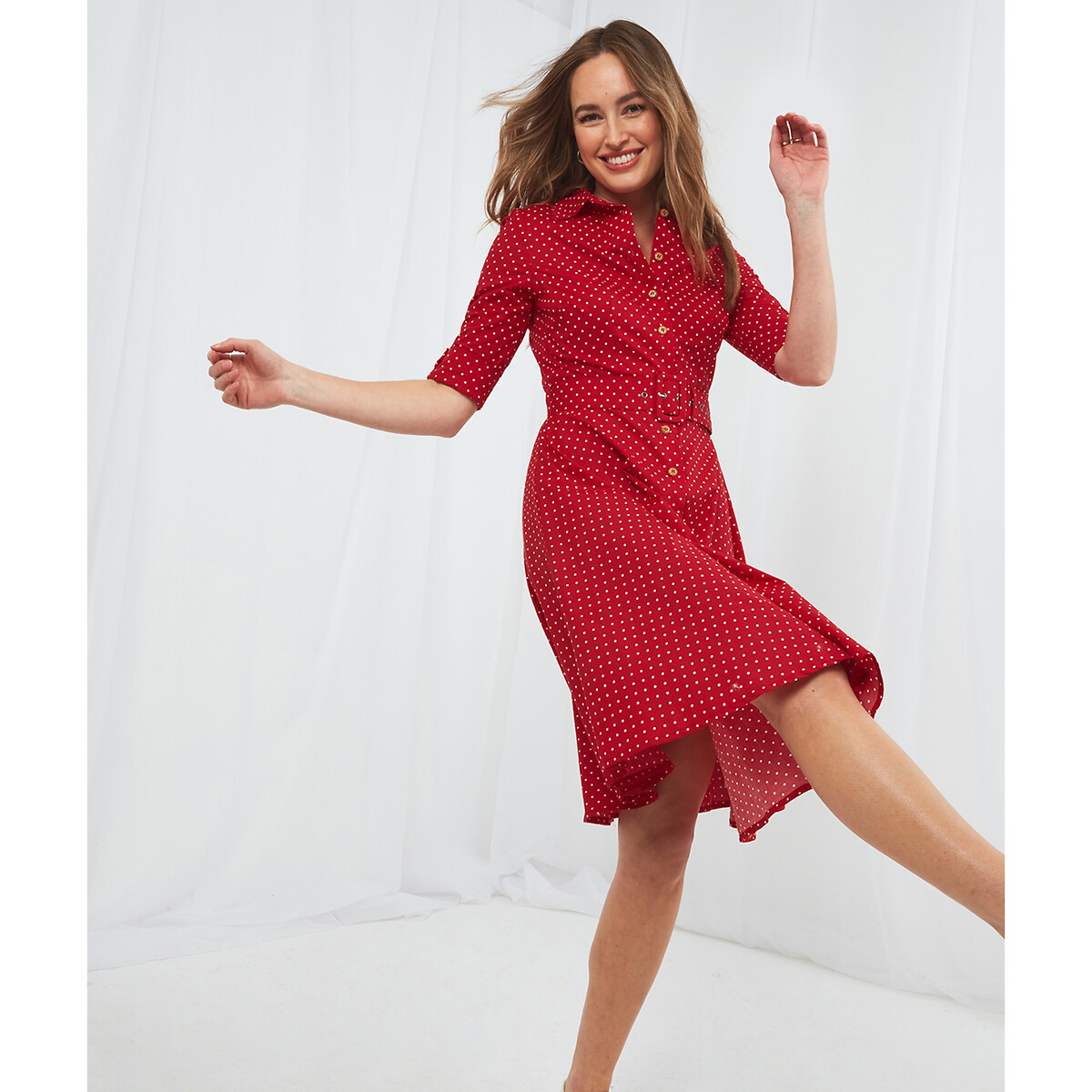 Платье-рубашка JOE BROWNS Короткое в горошек с ремешком 42 красный, размер 42 - фото 4