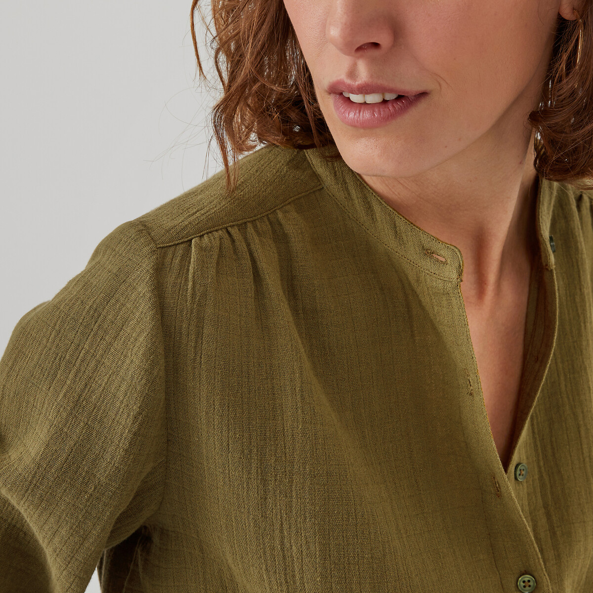 Блузка с воротником-стойкой и длинными рукавами 40 (FR) - 46 (RUS) зеленый блузка с воротником стойкой короткие рукава из гипюра 40 fr 46 rus белый