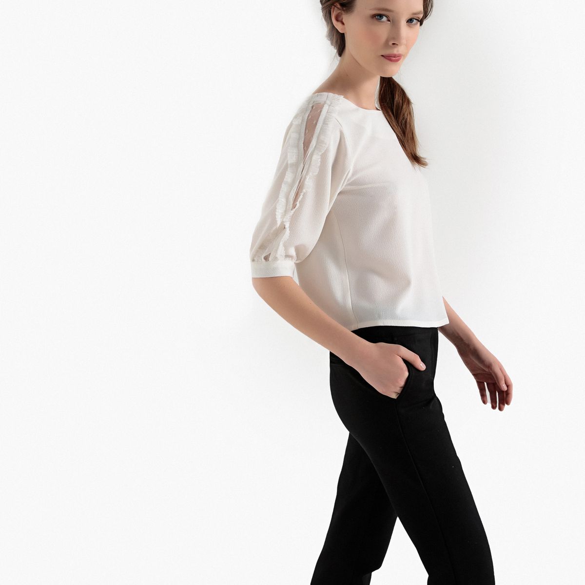 Blouse boutonnée dos, détail plumetis