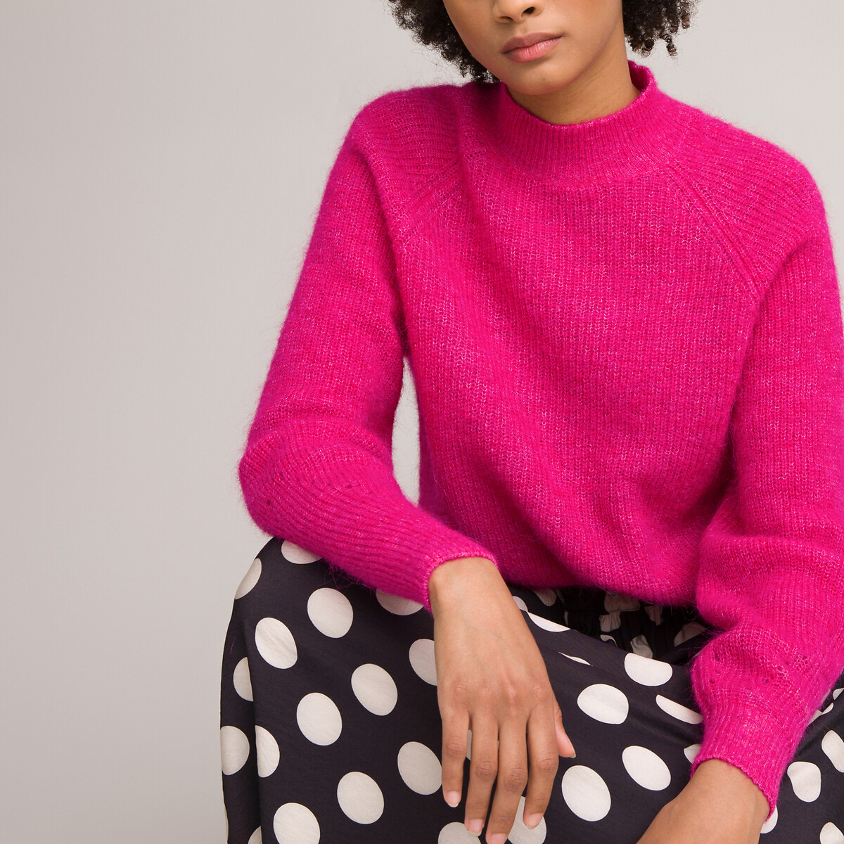 Пуловер с воротником-стойкой XL розовый