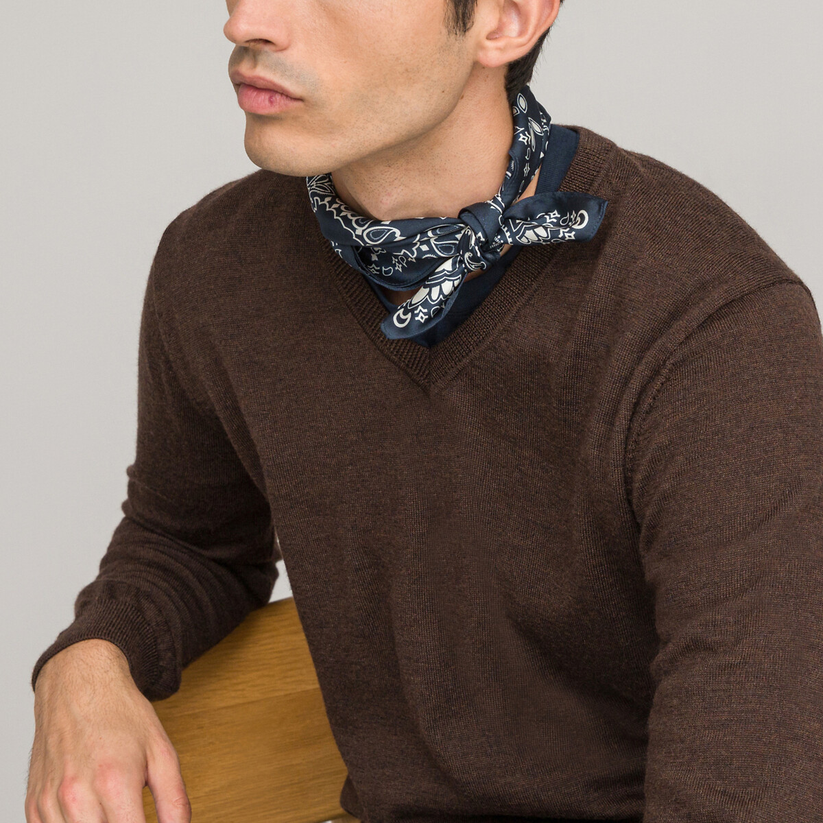 Пуловер с V-образным вырезом из тонкого трикотажа M каштановый кардиган с v образным вырезом из тонкого трикотажа s серый