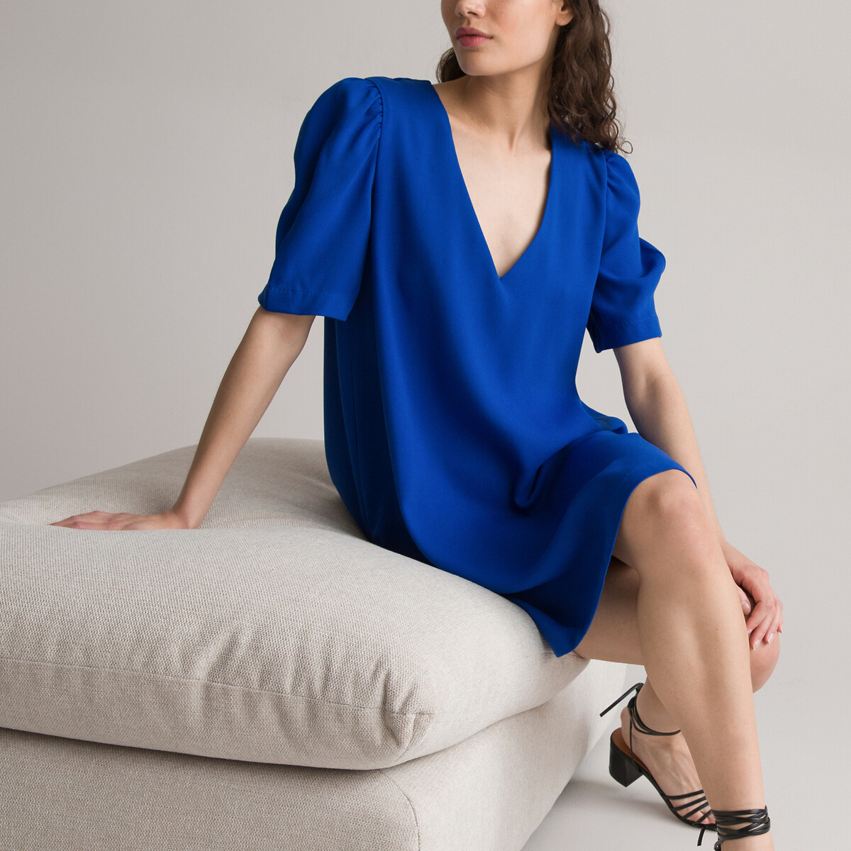 Платье Короткое с V-образным вырезом короткие рукава 56 синий
