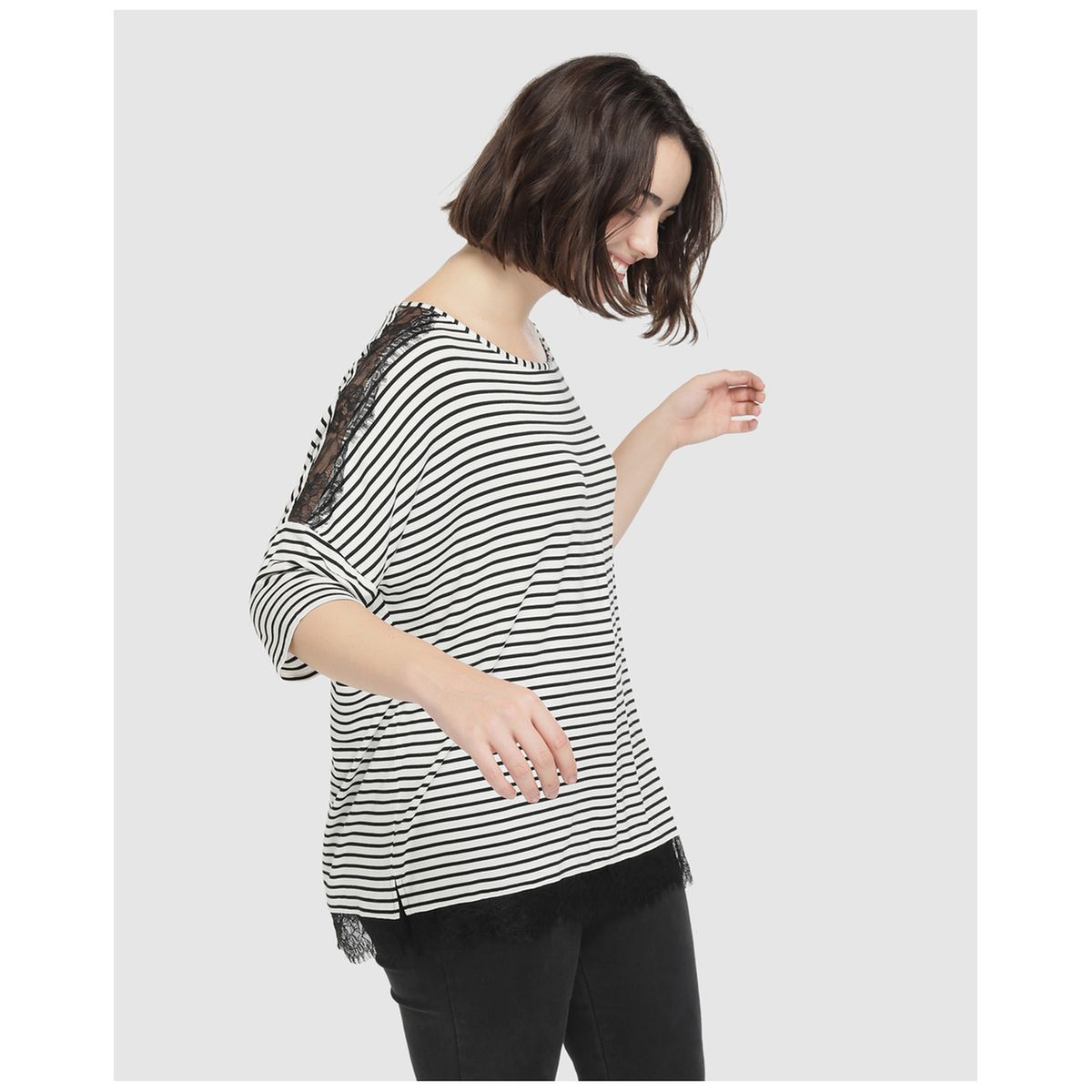 T-shirt rayé à dentelle