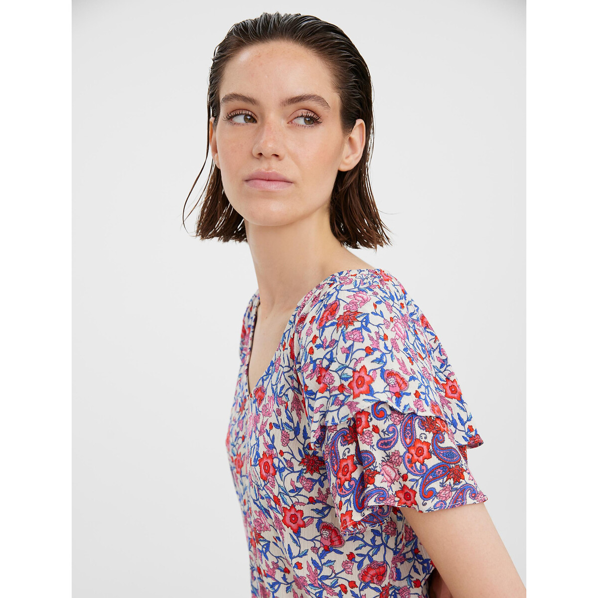 Блузка VERO MODA С V-образным вырезом цветочным рисунком и короткими рукавами S белый, размер S - фото 2