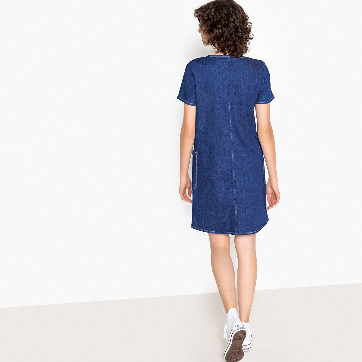 Платье La Redoute Прямое с круглым вырезом и короткими рукавами из джинсовой ткани 34 (FR) - 40 (RUS) синий, размер 34 (FR) - 40 (RUS) Прямое с круглым вырезом и короткими рукавами из джинсовой ткани 34 (FR) - 40 (RUS) синий - фото 4