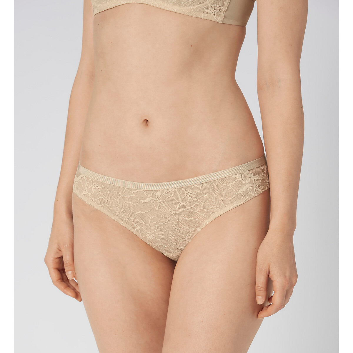 Cuecas cavadas, Amourette Charm