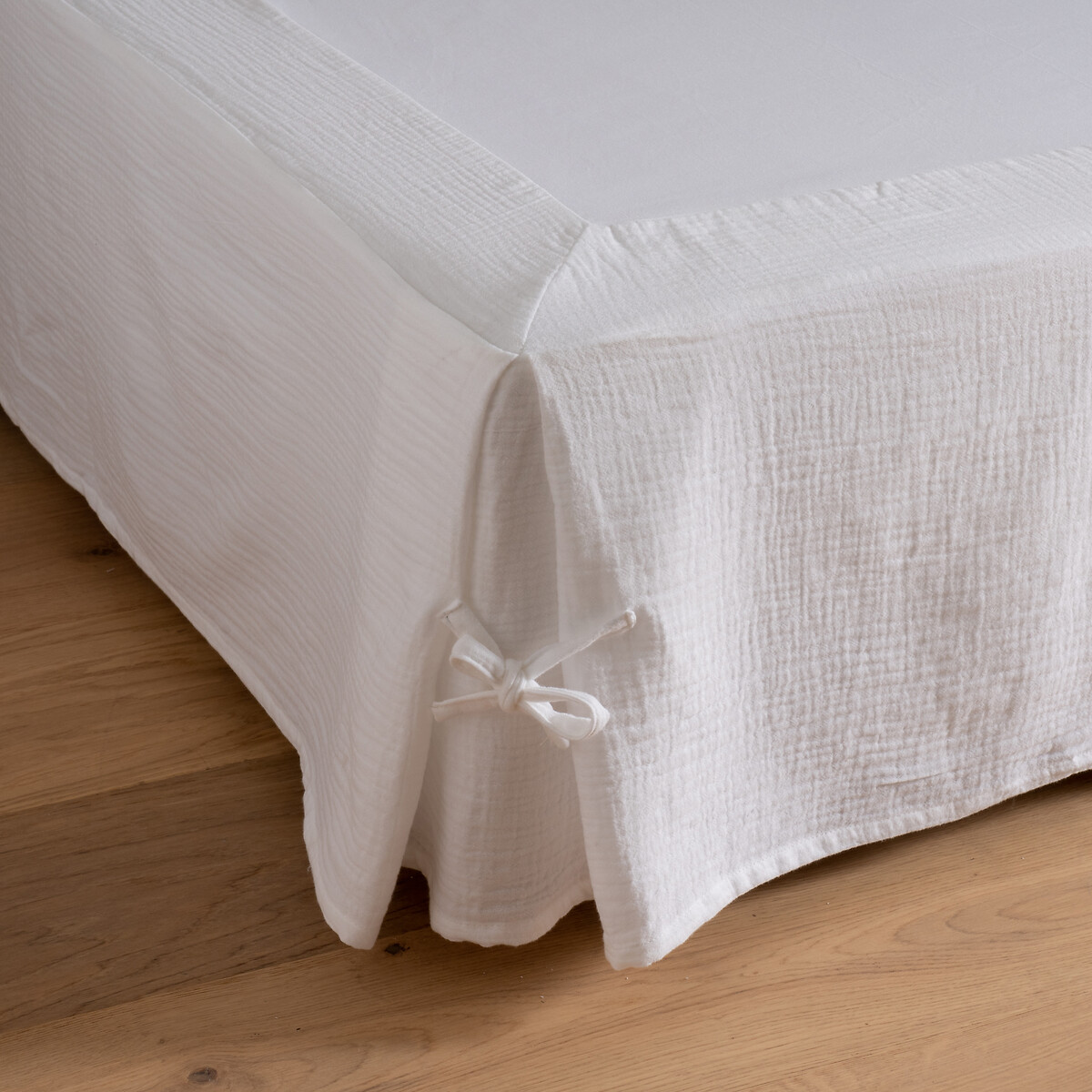 Покрывало на кроватное основание из 100 хлопка Kumla 140 x 190 см белый одеяло из хлопчатобумажной газовой ткани kumla 90 x 190 см розовый