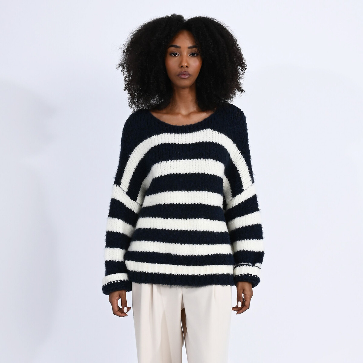 Пуловер с круглым вырезом из объемного трикотажа XL белый пуловер в полоску с круглым вырезом из объемного трикотажа 5 лет 108 см бежевый
