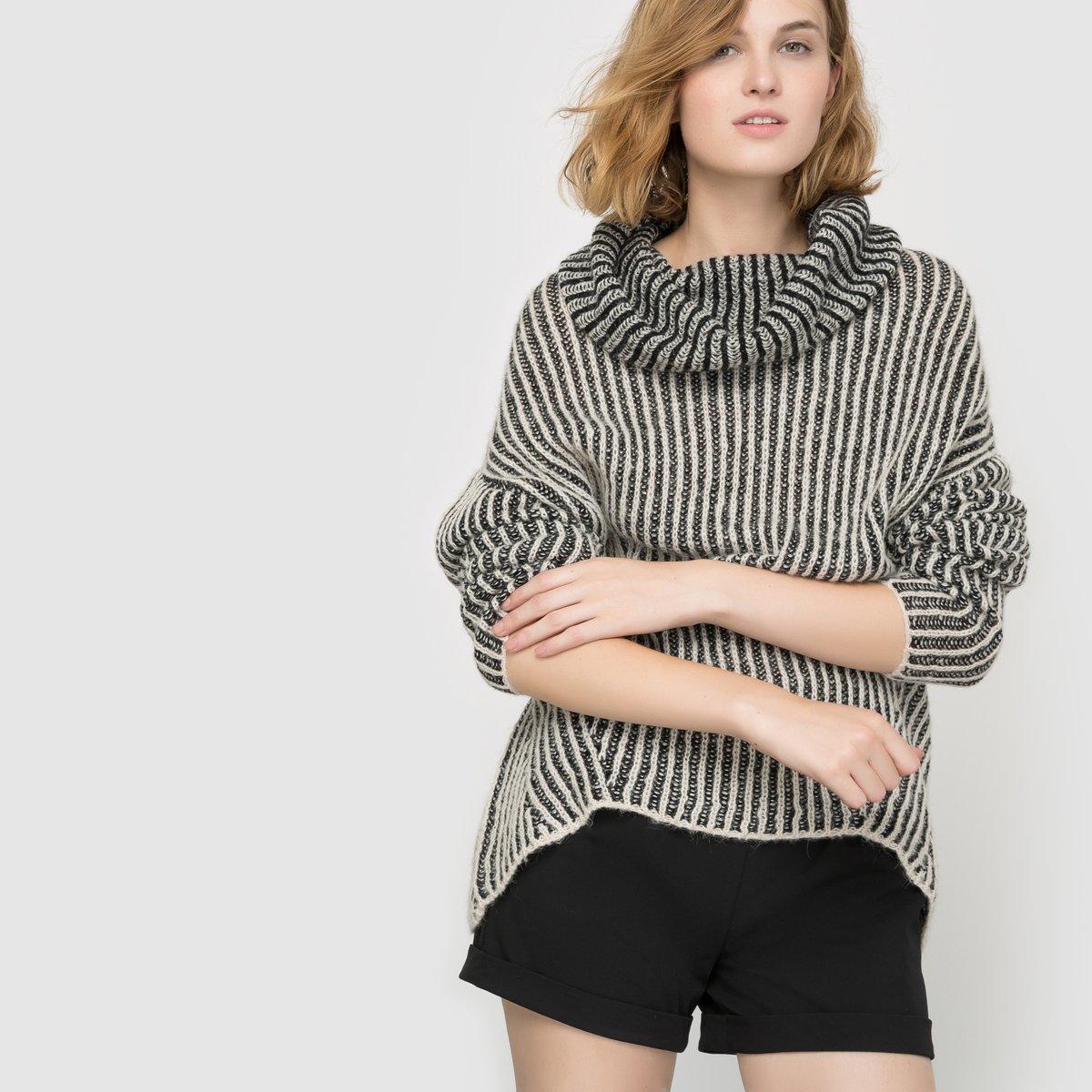 

Пуловер двухцветный с округлым вырезом VISTRIBA KNIT TOP