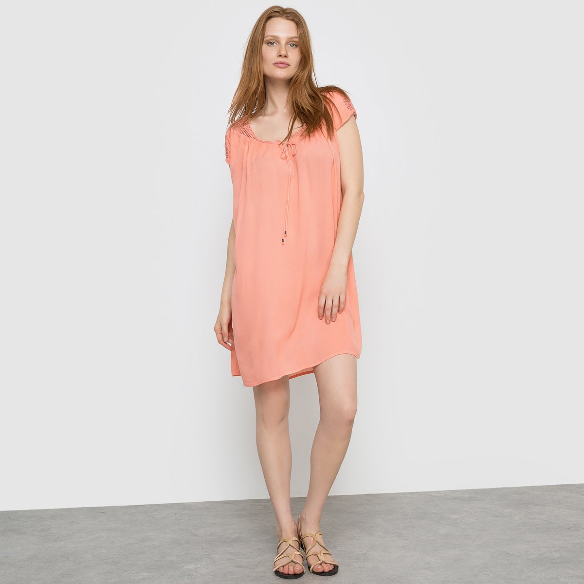 

Платье с короткими рукавами VINIST DRESS