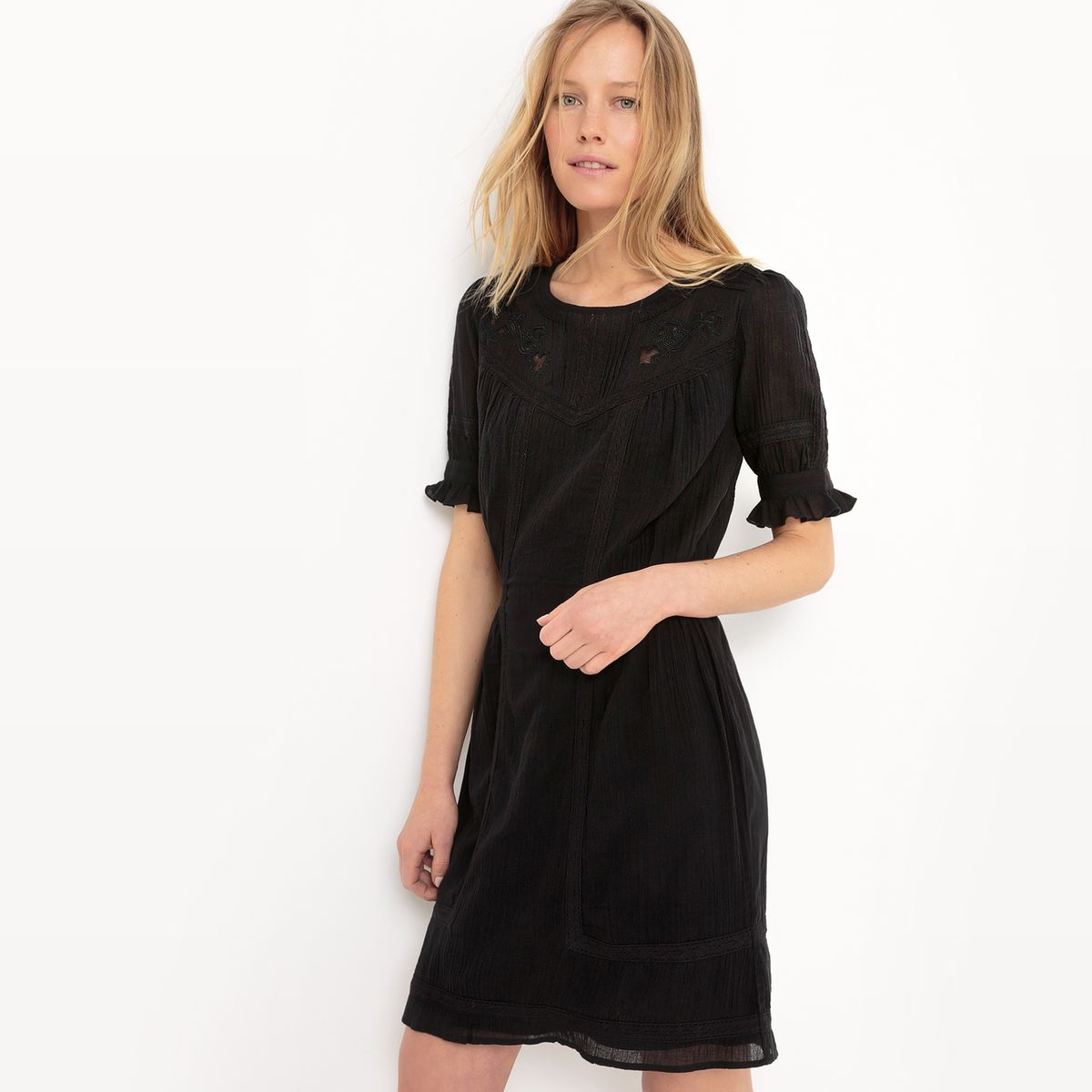 Robe romantique, brodée