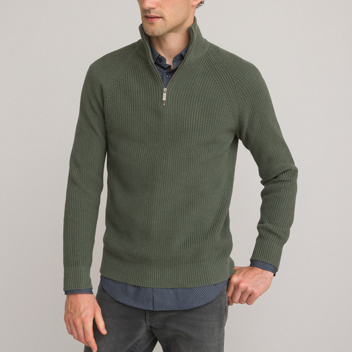 Пуловер С воротником-стойкой на молнии в английский рубчик S зеленый