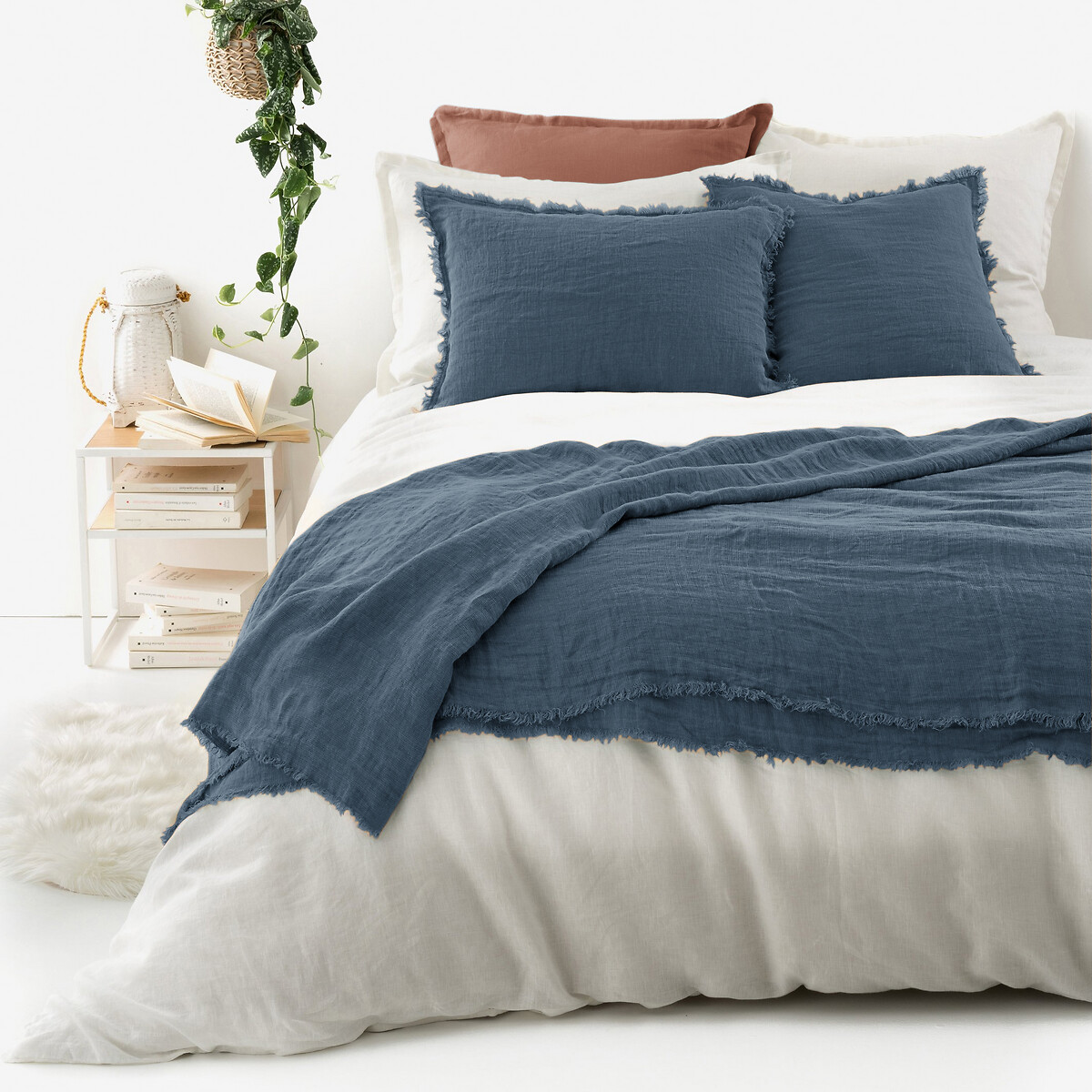 Покрывало LaRedoute Из осветленного льна LINANGE 180 x 250 см синий чехол laredoute на основание кровати из 100 осветленного льна amourya 160 x 200 см белый