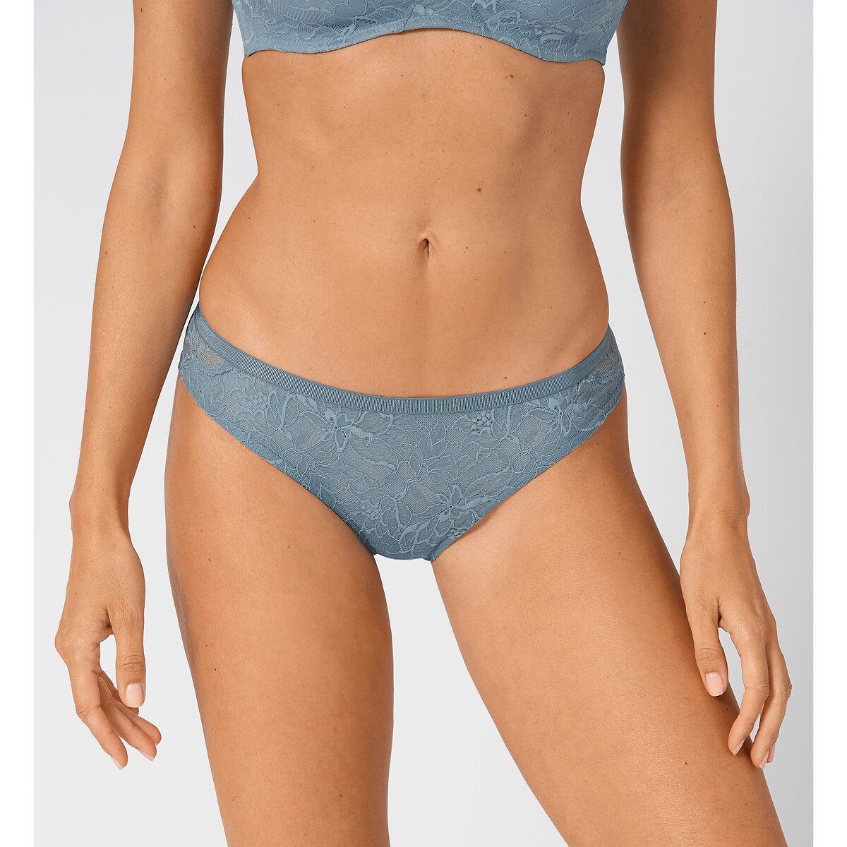 Cuecas cavadas, Amourette Charm