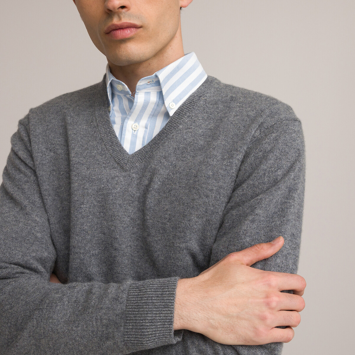 Пуловер С V-образным вырезом из кашемира L серый