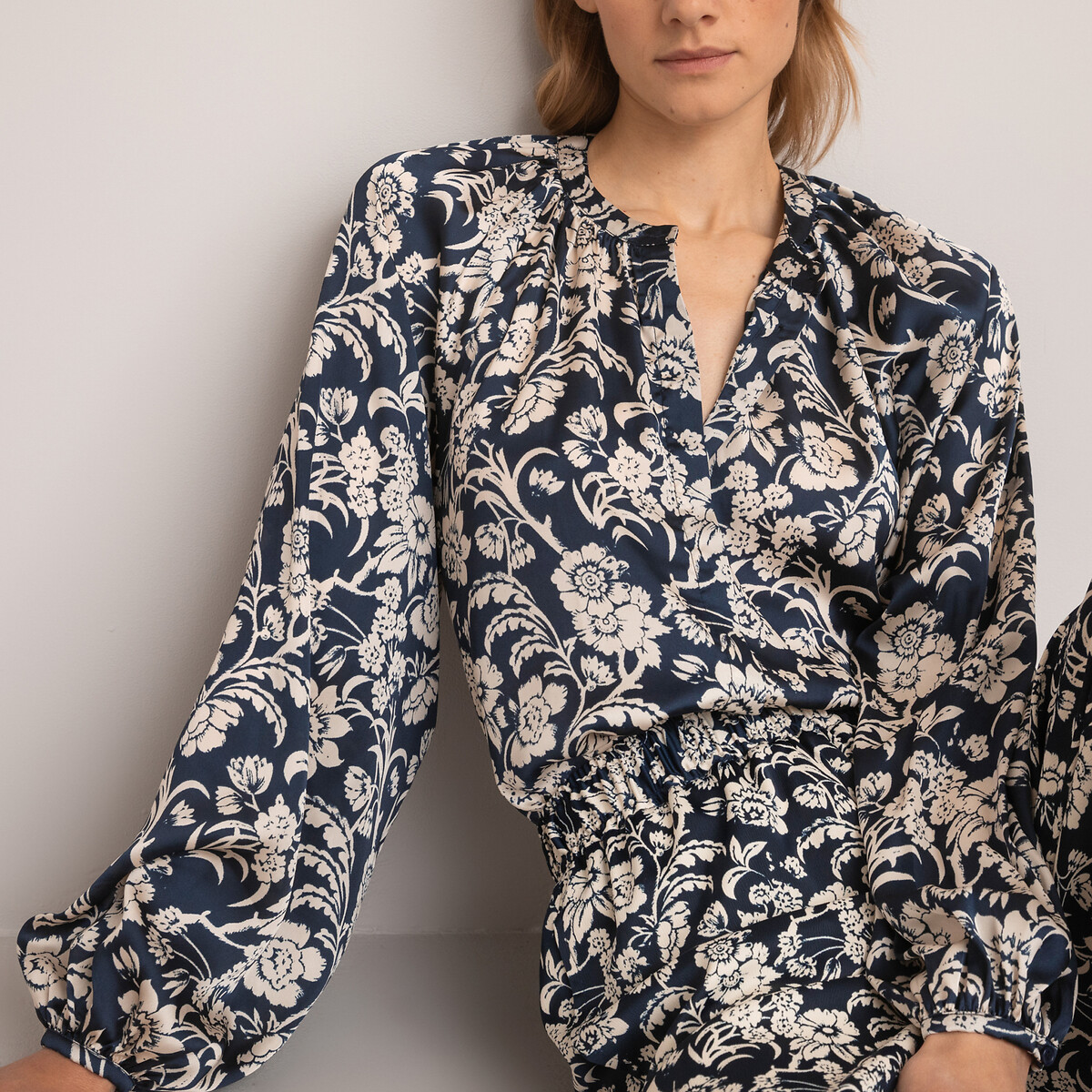 Блузка широкая с воротником-стойкой цветочный принт 34 (FR) - 40 (RUS) синий блузка с пижамным воротником 34 fr 40 rus розовый